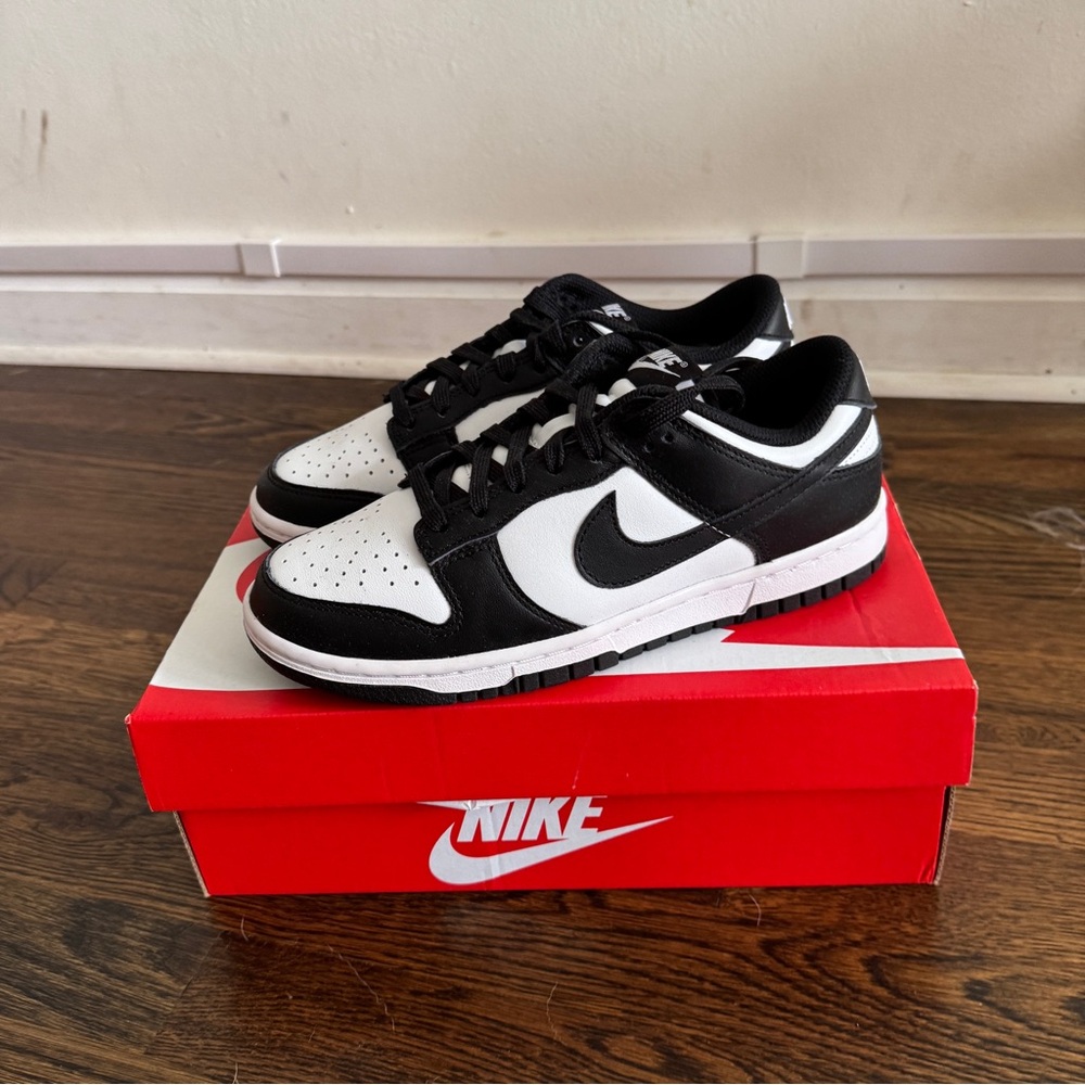 NWB Nike Classic Black and White Low-Tops